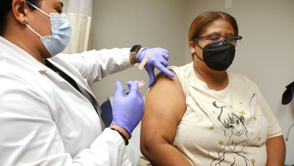 Bianca Perez, nurse practitio<em></em>ner at CVS Minute Clinic in Miramar, Florida, administers a flu vaccine to Giselle Castillo-Righton of Miramar on Wednesday, Aug. 30, 2023. (Carline Jean/South Florida Sun Sentinel/TNS)